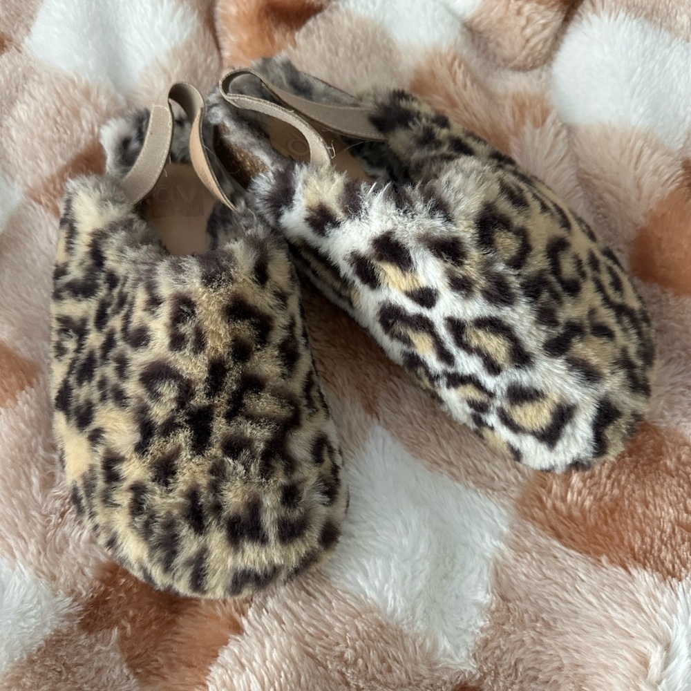 Girls Dolce Vita cheetah slip-ons/slippers